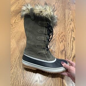 Sorel Boots - like new!